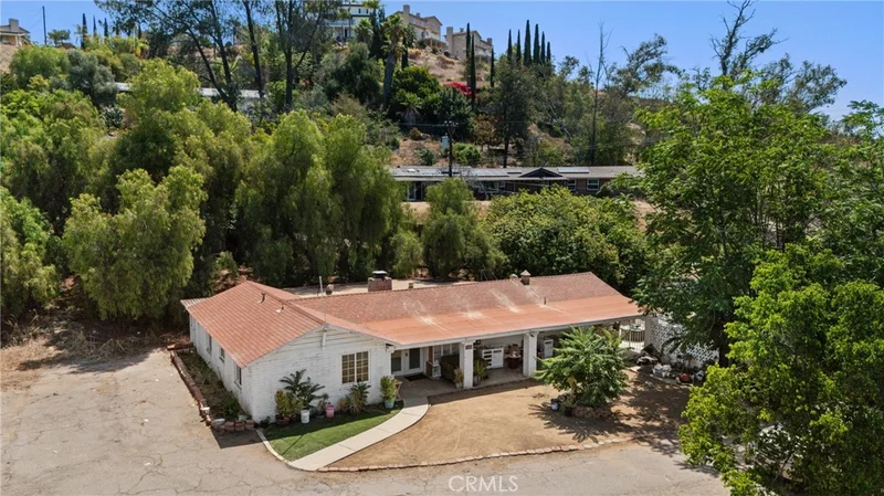 1684 Broadway photo 2