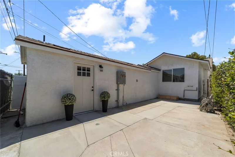 308 N Pasadena Avenue photo 2