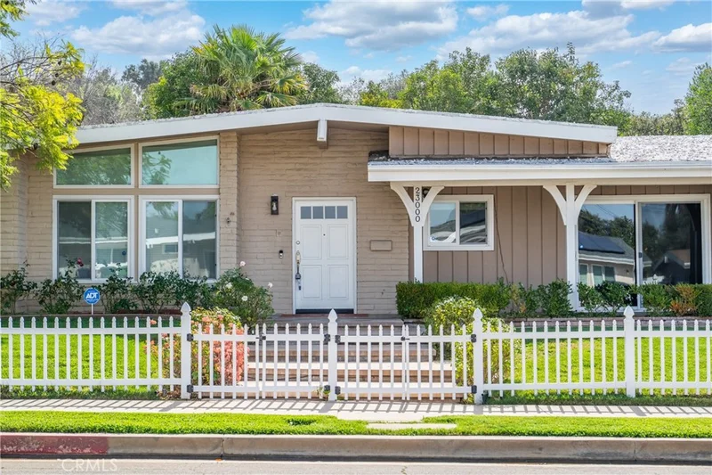 23000 Brenford Street photo 2