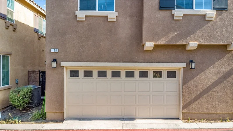 145 Camden Court photo 2