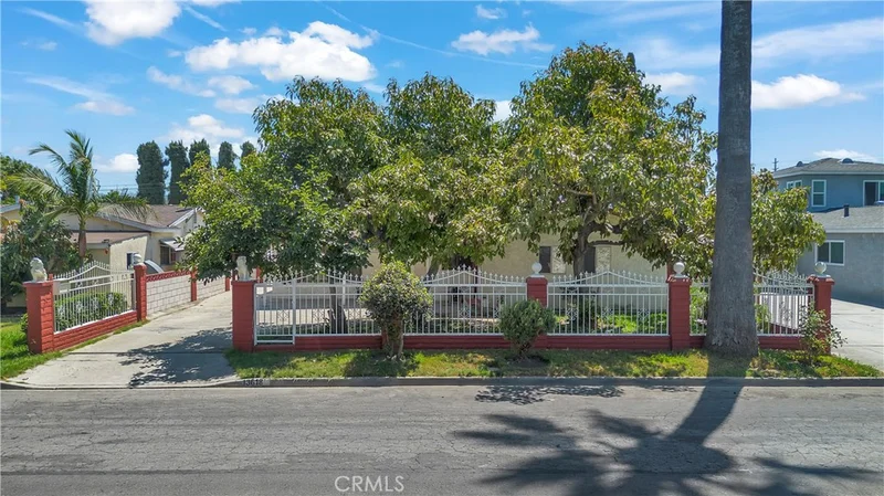 Photo 2 of 13618 Las Vecinas Dr