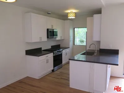 1022 N Croft Avenue 5 photo 2