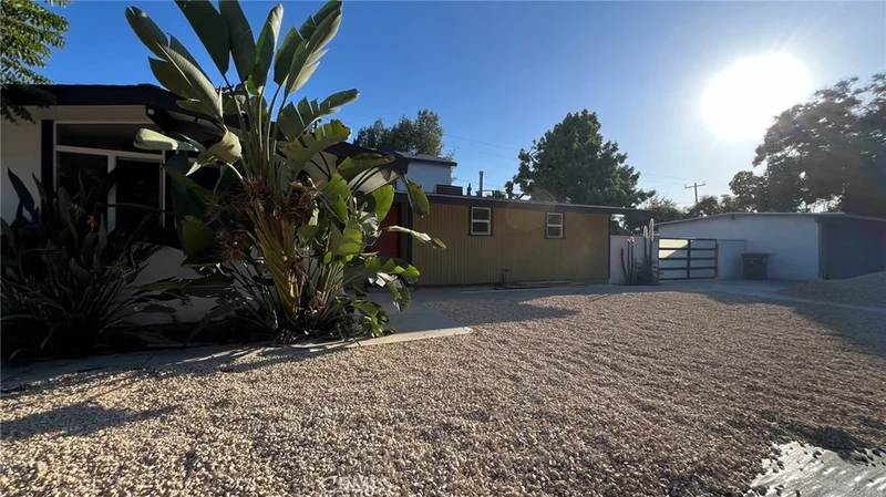 13512 La Forge photo 2