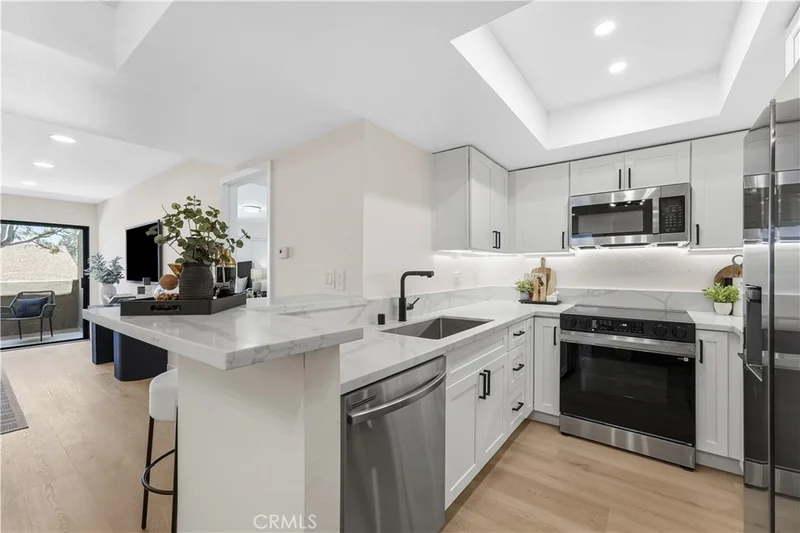 278 N Wilshire B31