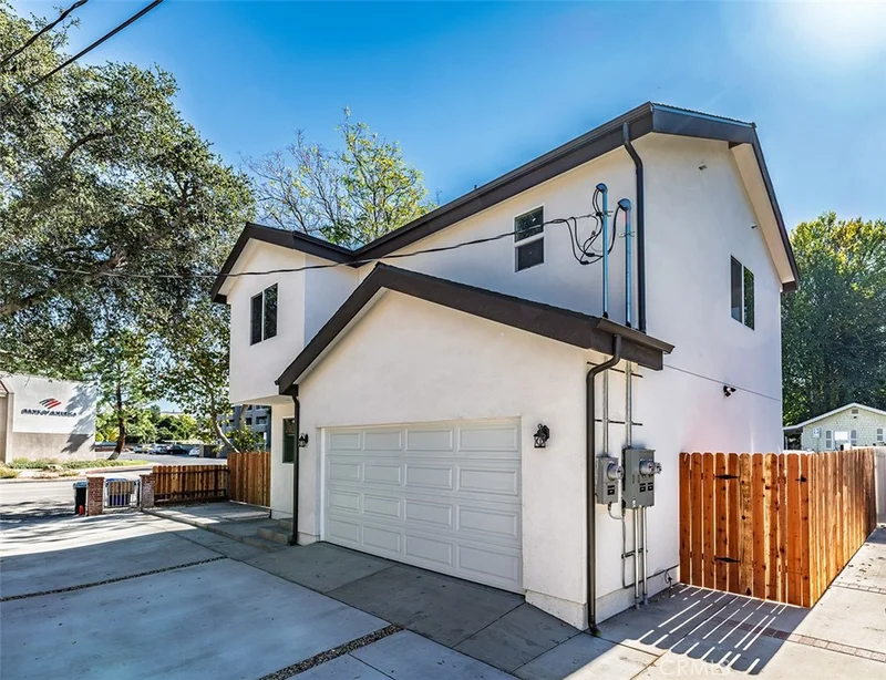 24743 Valley 1