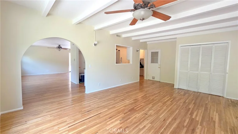 182 E Green Street photo 2