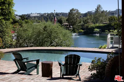 10030 Toluca Lake Avenue photo 2