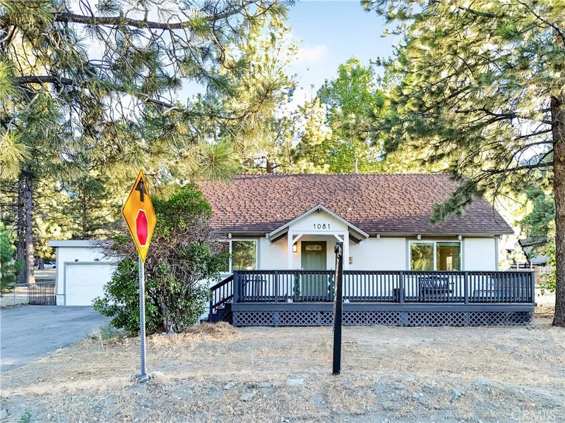 Photo 2 of 1081 Apple Avenue