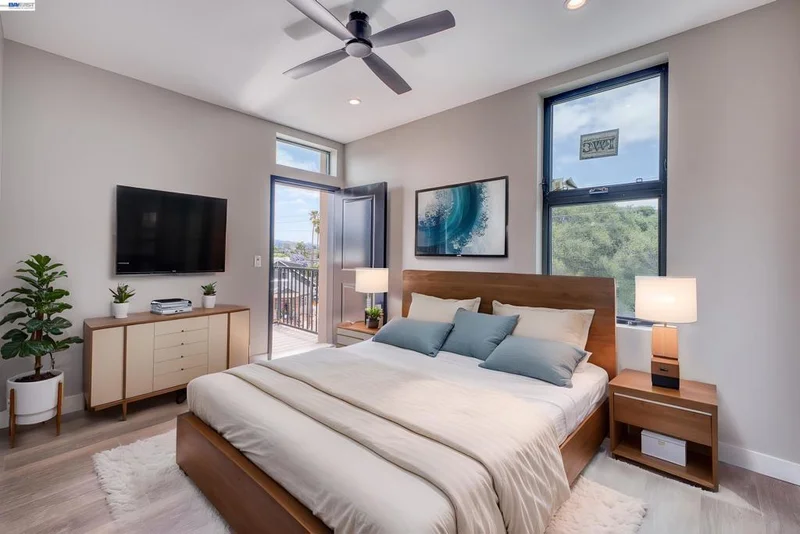 4202 Telegraph Ave photo 2