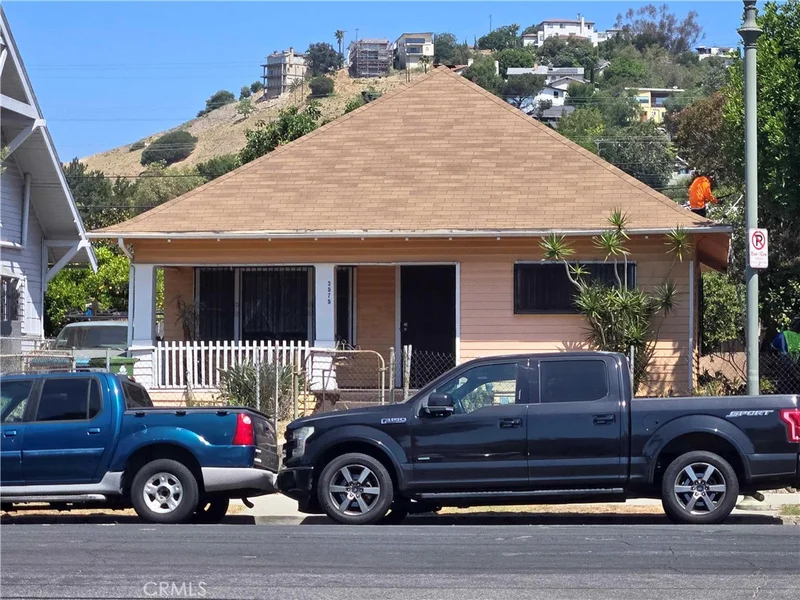 3575 Arroyo Seco Avenue photo 2