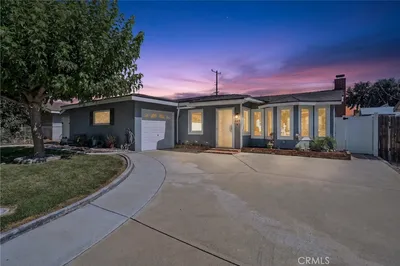230 E Pioneer photo 2