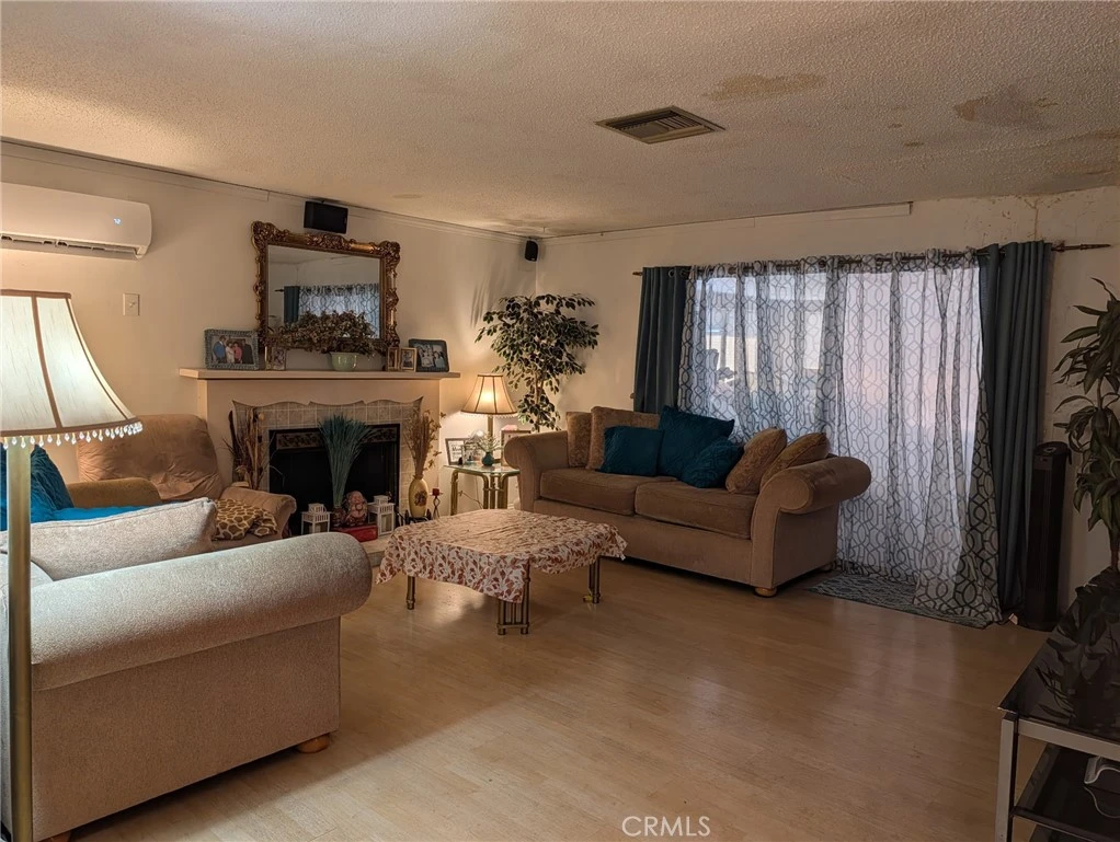 Interior 4