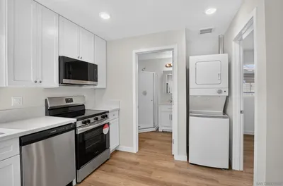 4131 45 St 1 photo 2