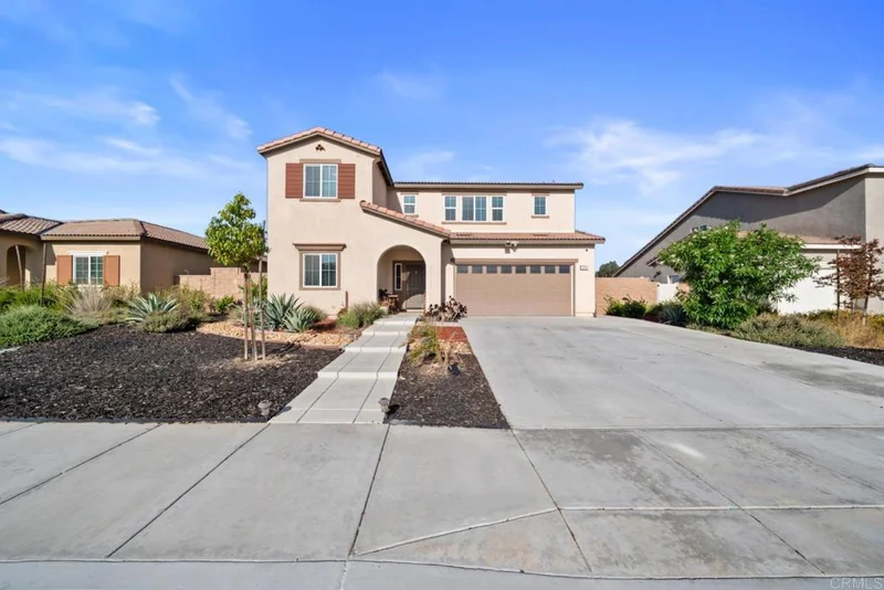 28464 Fressia Drive photo 2