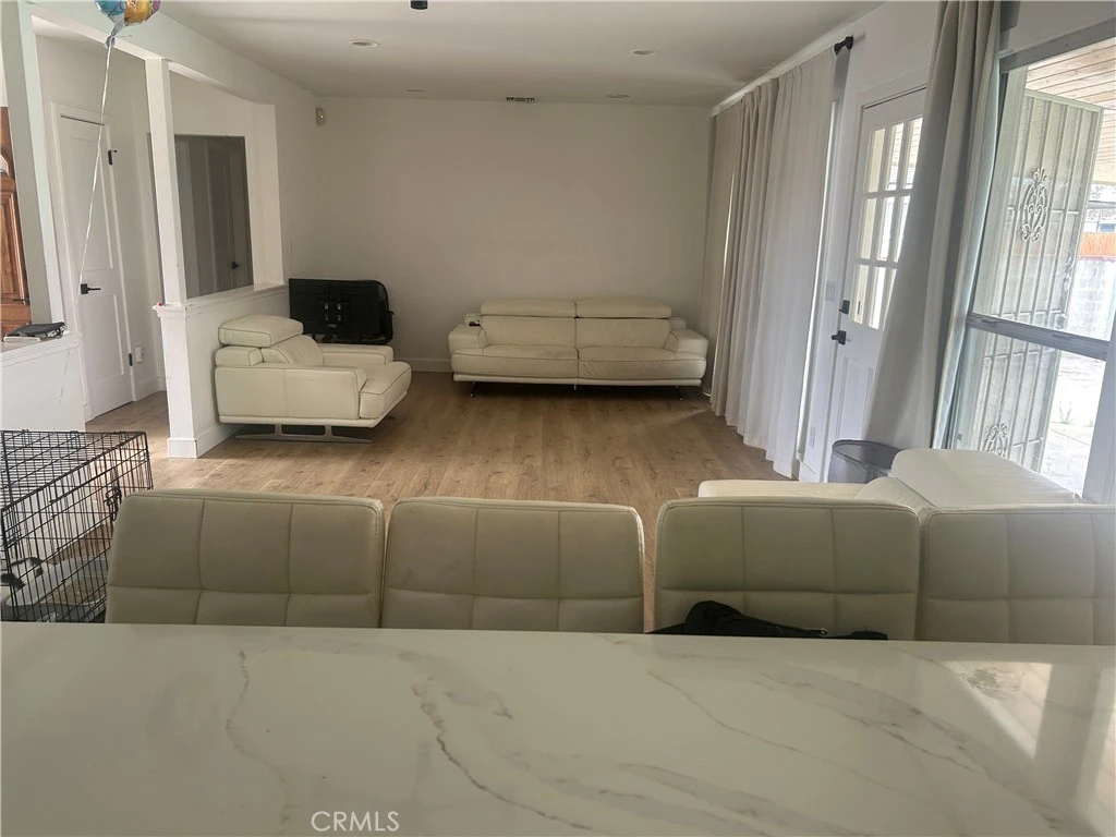 Interior 4