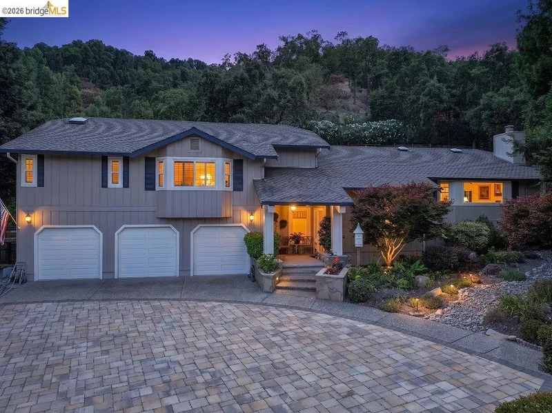 Photo 2 of 2090 Pebble Dr