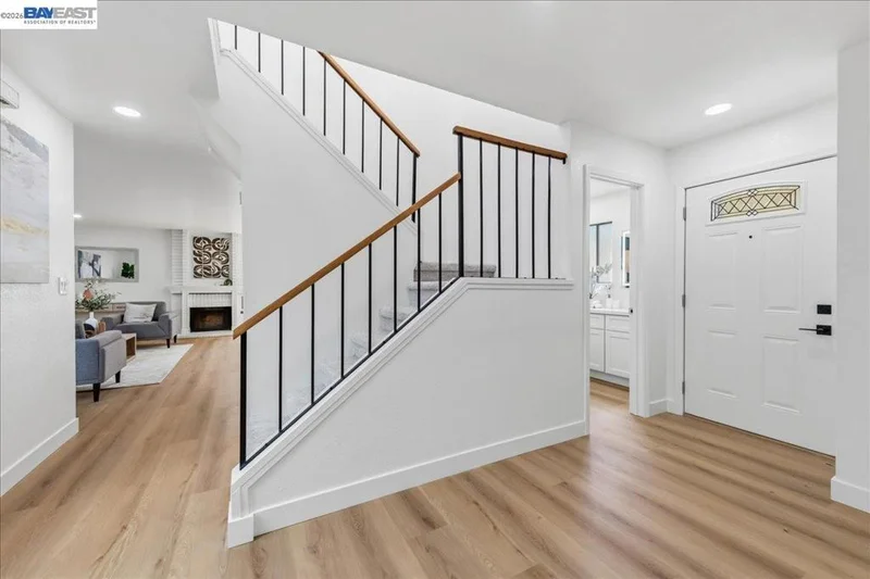 Photo 2 of 2203 Glenmount Dr
