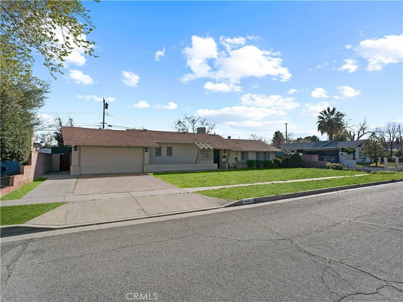 1112 E Avenue J4