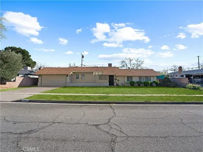 1112 E Avenue J4 photo 2