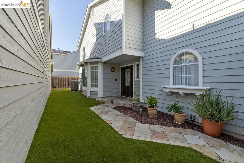 724 Winterside Circle photo 2