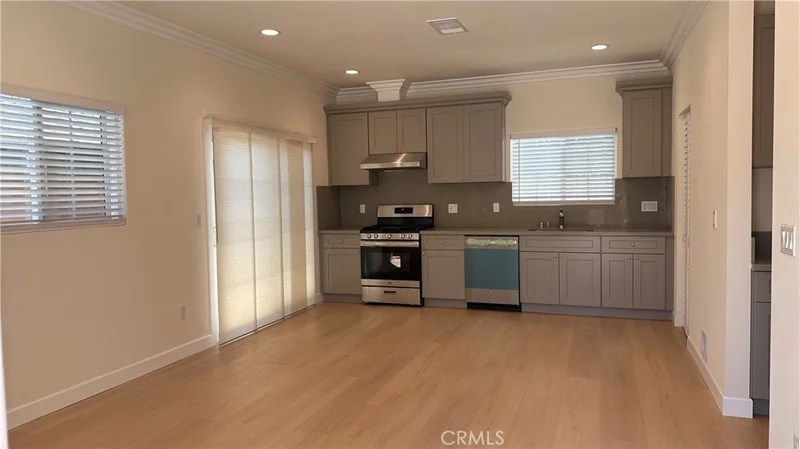 3829 Esmeralda Avenue photo 2