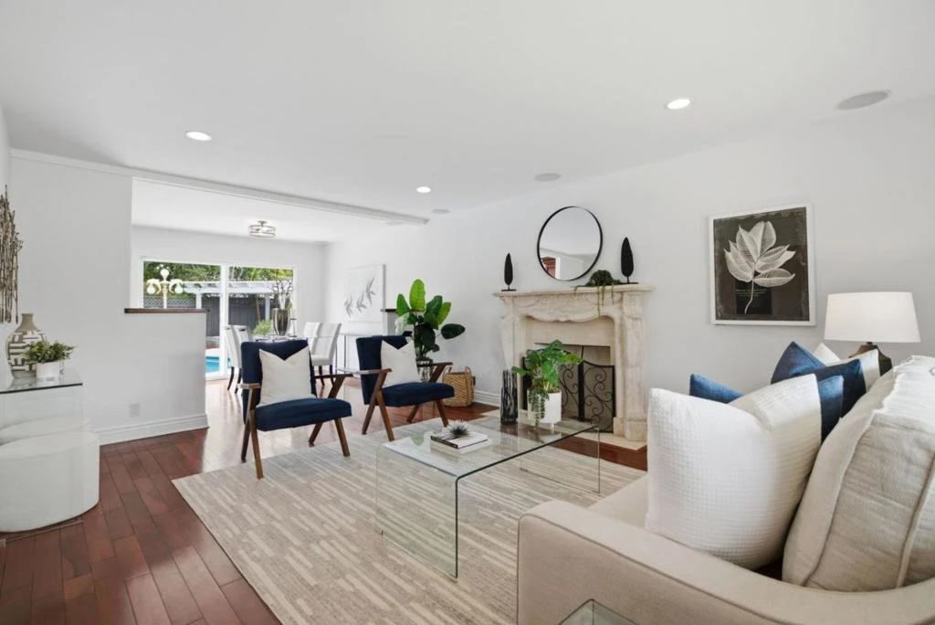 Interior 4