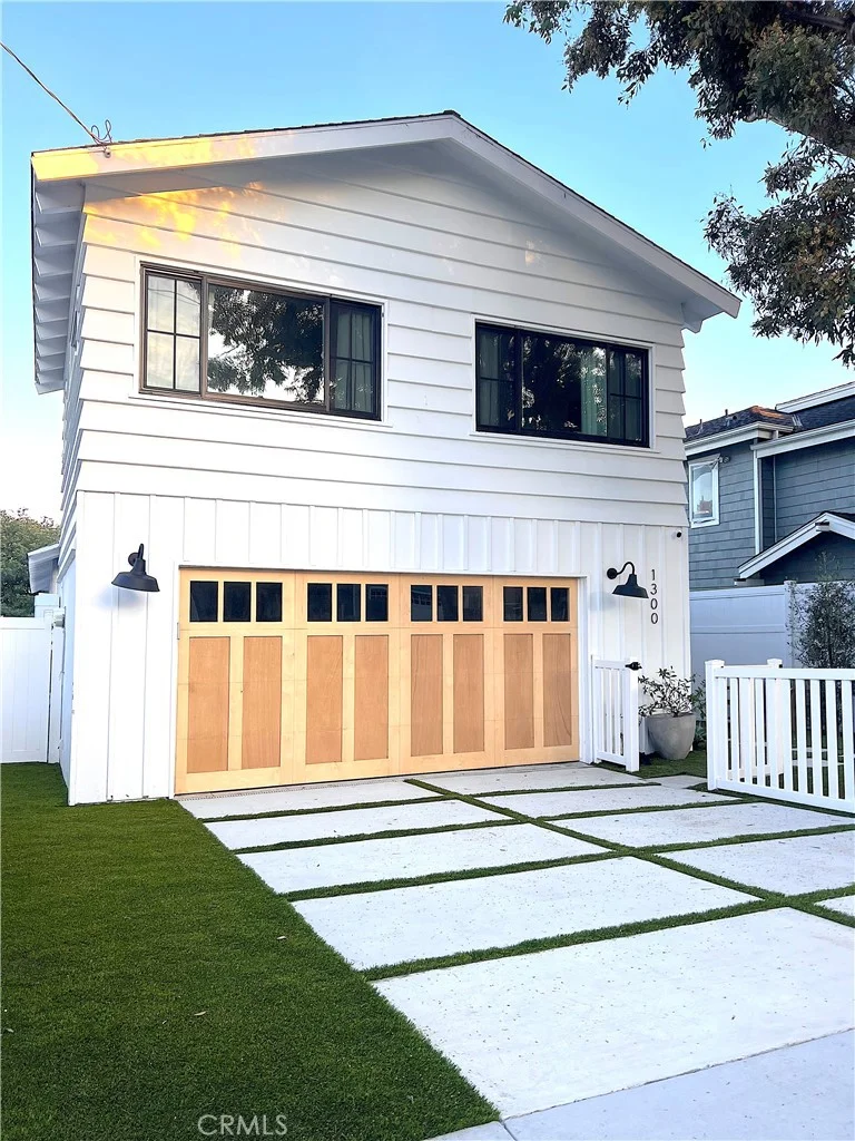 1300 Walnut Avenue, Manhattan Beach, CA 90266