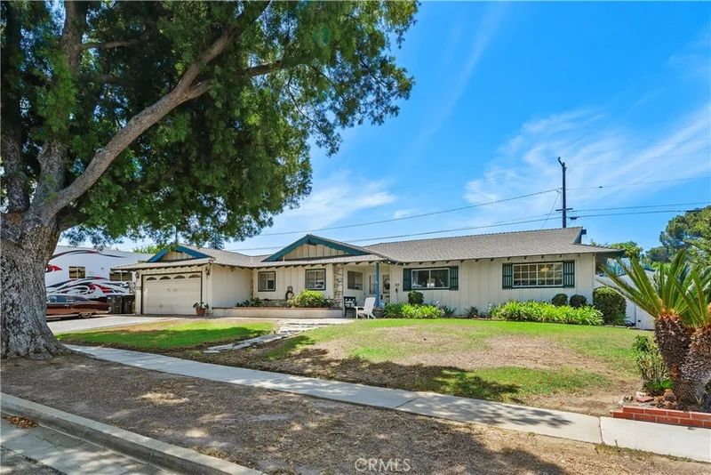 726 W Hacienda photo 2
