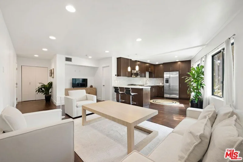 8755 Shoreham Drive 100