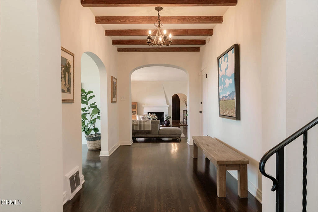 Interior 4