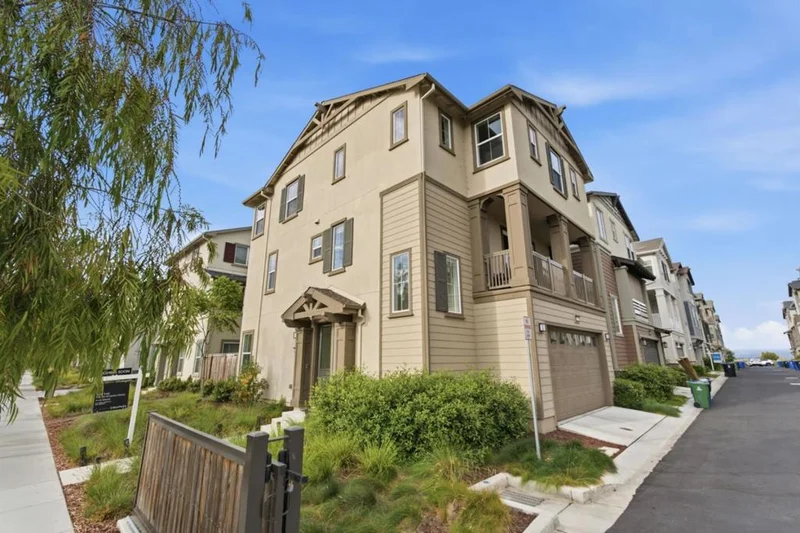 Photo 2 of 37751 Hickory Street