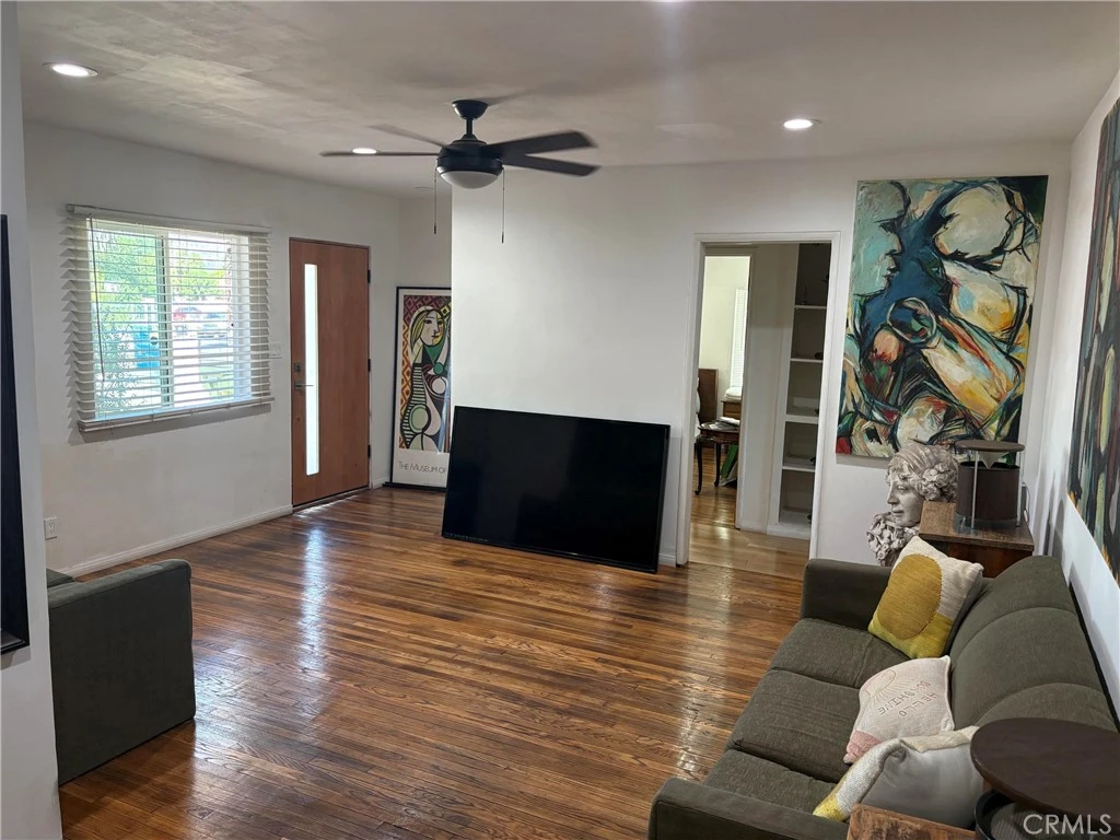 Interior 4