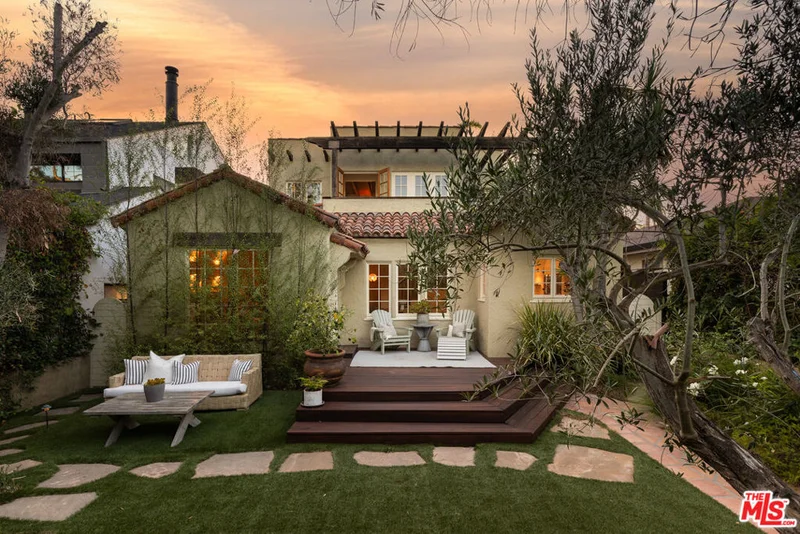 913 Amoroso Place, Los Angeles, CA 90291
