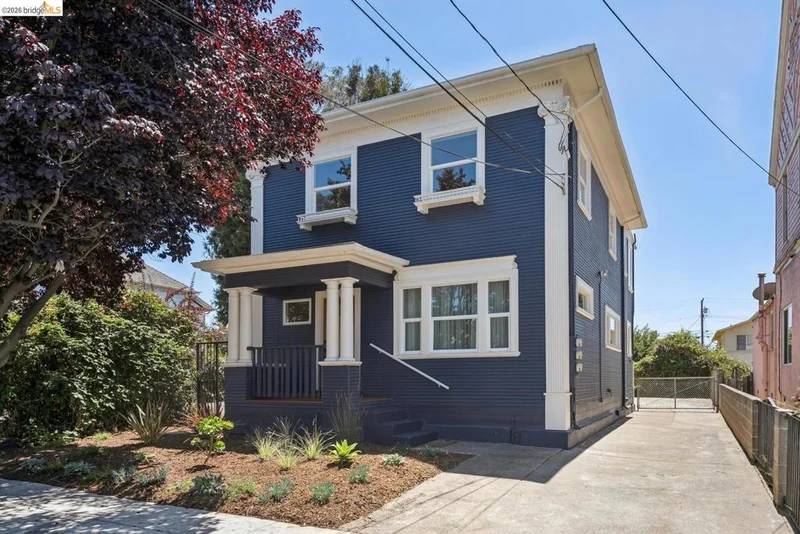 1075 53rd ST photo 2