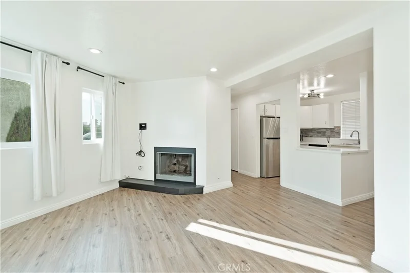 Photo 2 of 7050 S La Cienega Boulevard 6