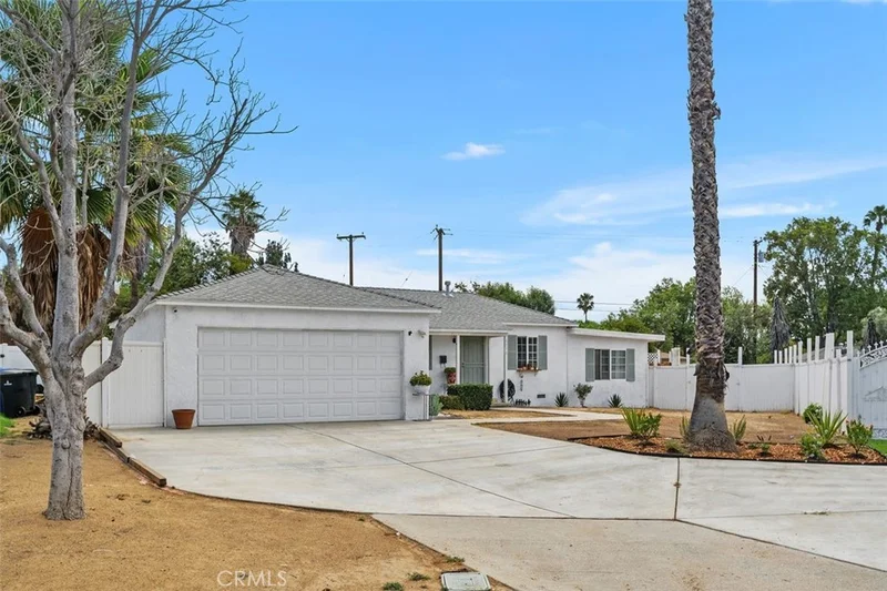 6050 Colonial