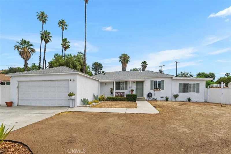 6050 Colonial photo 2