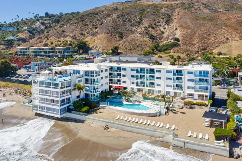 22548 Pacific Coast Highway 407