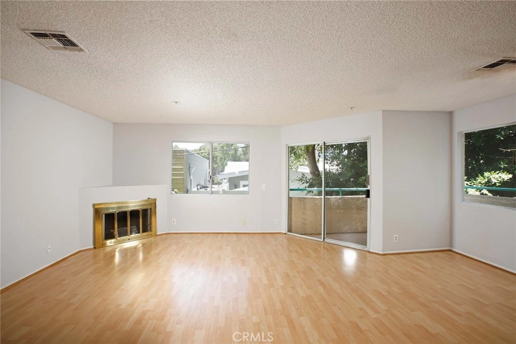 Interior 4