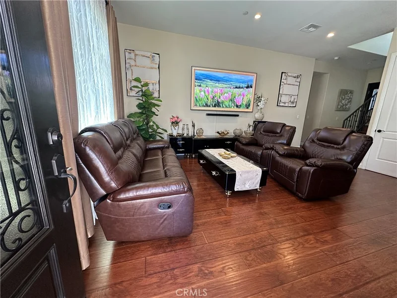 7611 Lilly Way photo 2