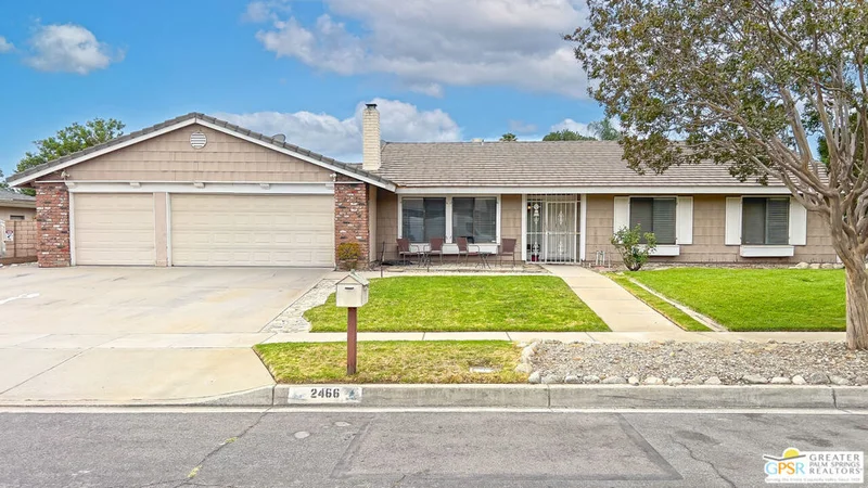 2466 N Orange Avenue