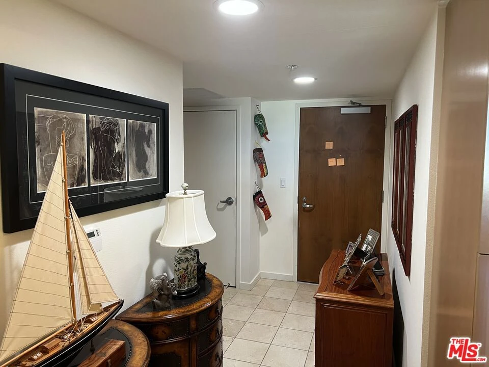Interior 4