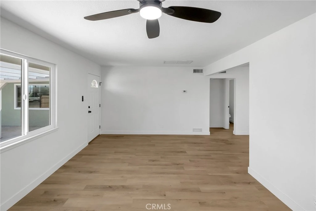 Interior 4
