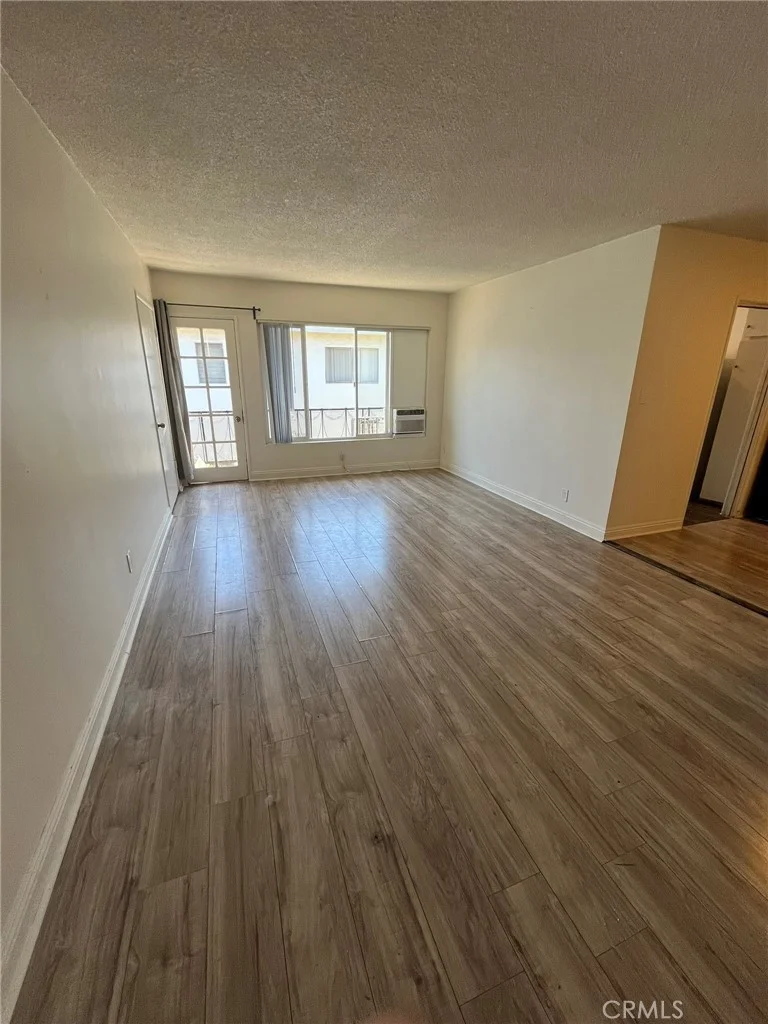 14612 Wyandotte 9