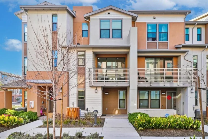 2755 Ball Place 2