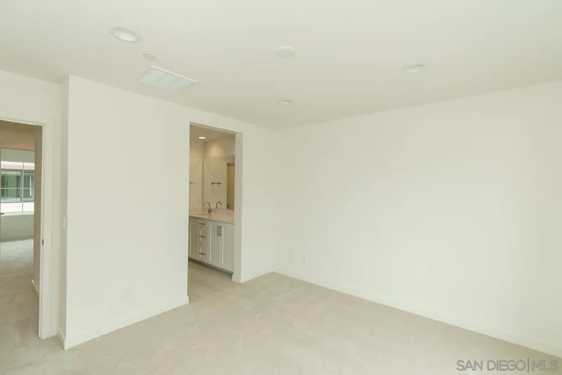 2564 Delphinium Ln photo 2