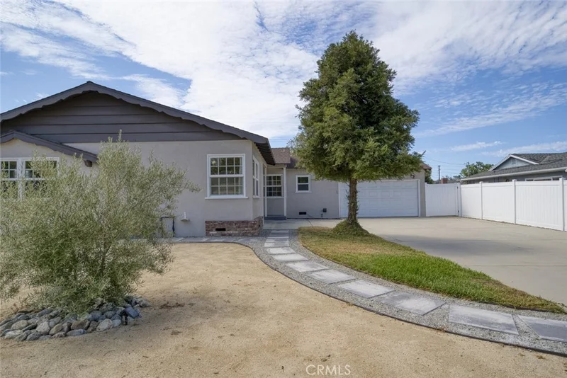 Photo 2 of 128 W Gaillard Street