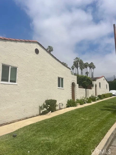 2025 Lovila Lane photo 2