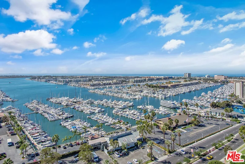 Photo 2 of 13700 Marina Pointe Drive 1526