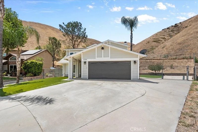 Photo 2 of 4304 Whitney Dr